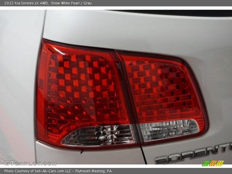 Snow White Pearl / Gray 2012 Kia Sorento LX AWD