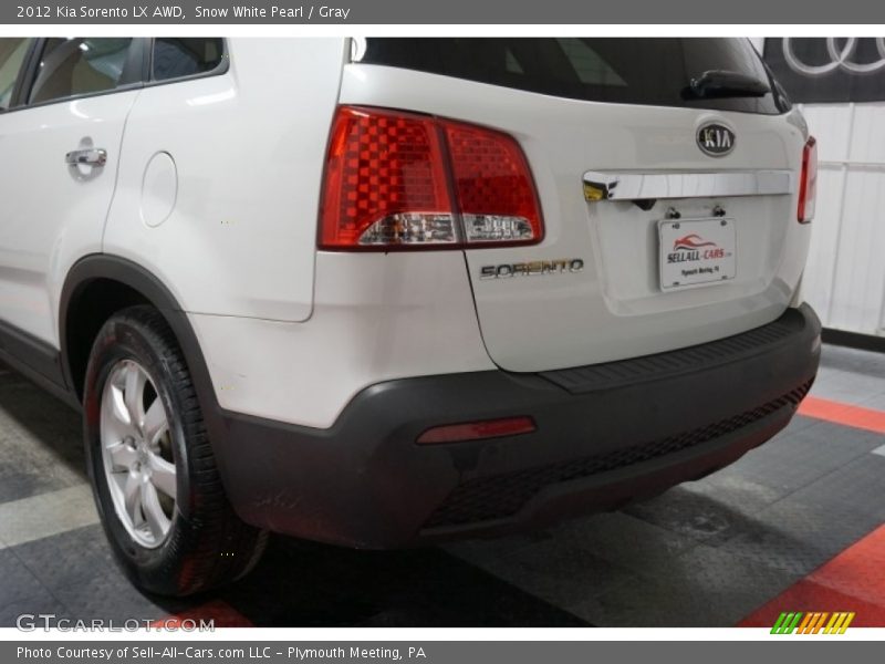 Snow White Pearl / Gray 2012 Kia Sorento LX AWD