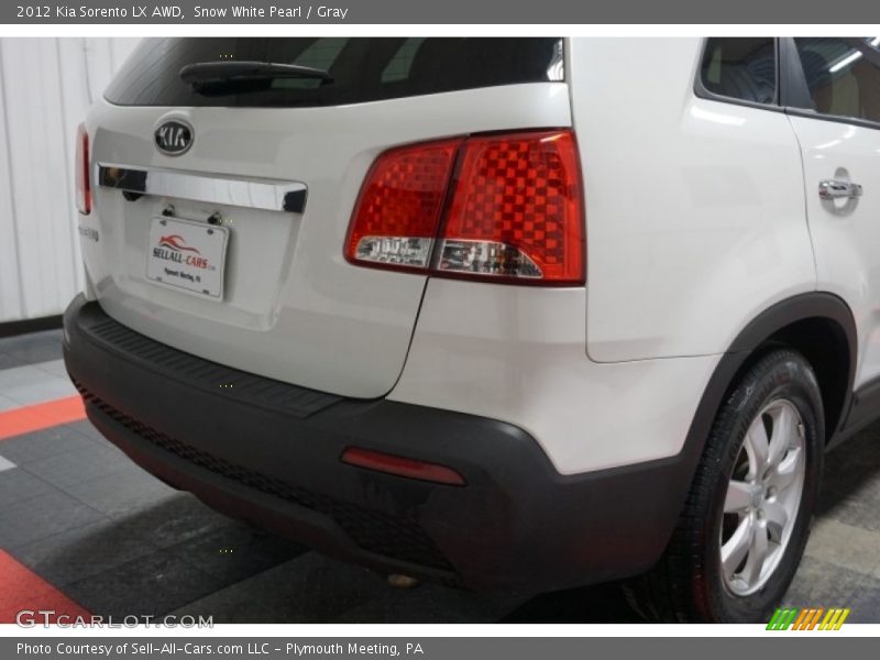 Snow White Pearl / Gray 2012 Kia Sorento LX AWD