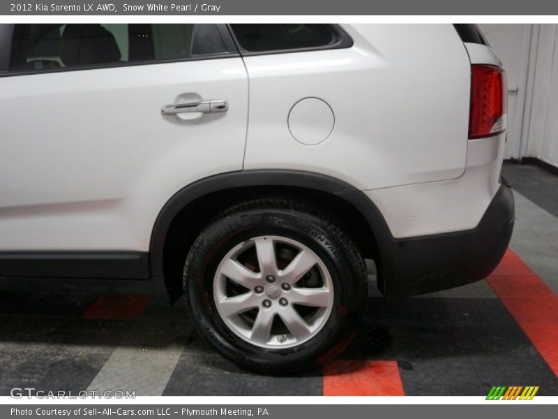 Snow White Pearl / Gray 2012 Kia Sorento LX AWD