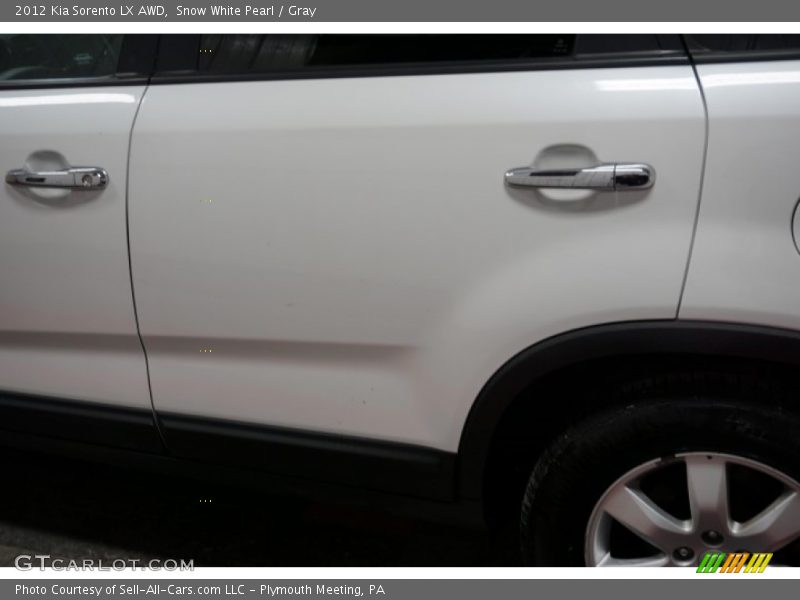 Snow White Pearl / Gray 2012 Kia Sorento LX AWD