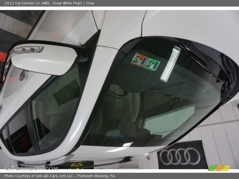 Snow White Pearl / Gray 2012 Kia Sorento LX AWD