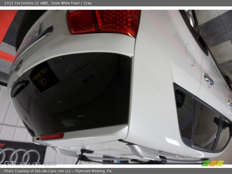 Snow White Pearl / Gray 2012 Kia Sorento LX AWD