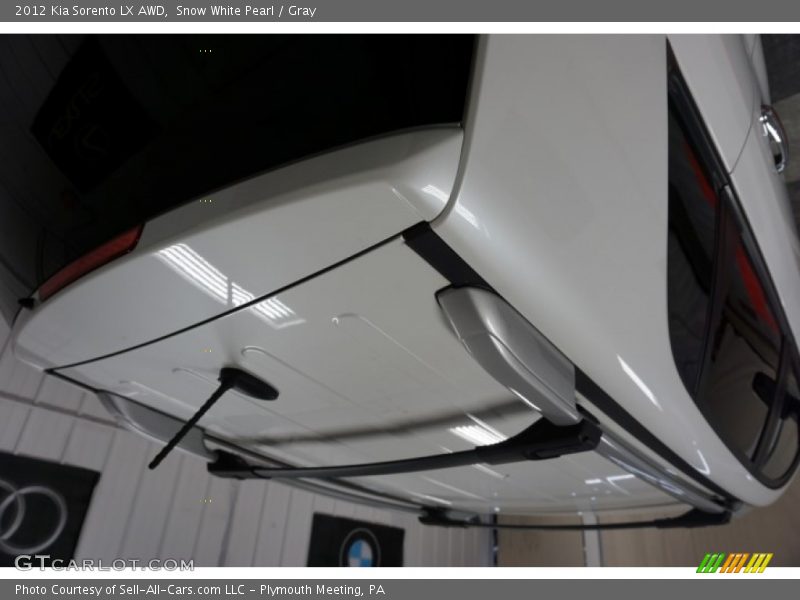 Snow White Pearl / Gray 2012 Kia Sorento LX AWD