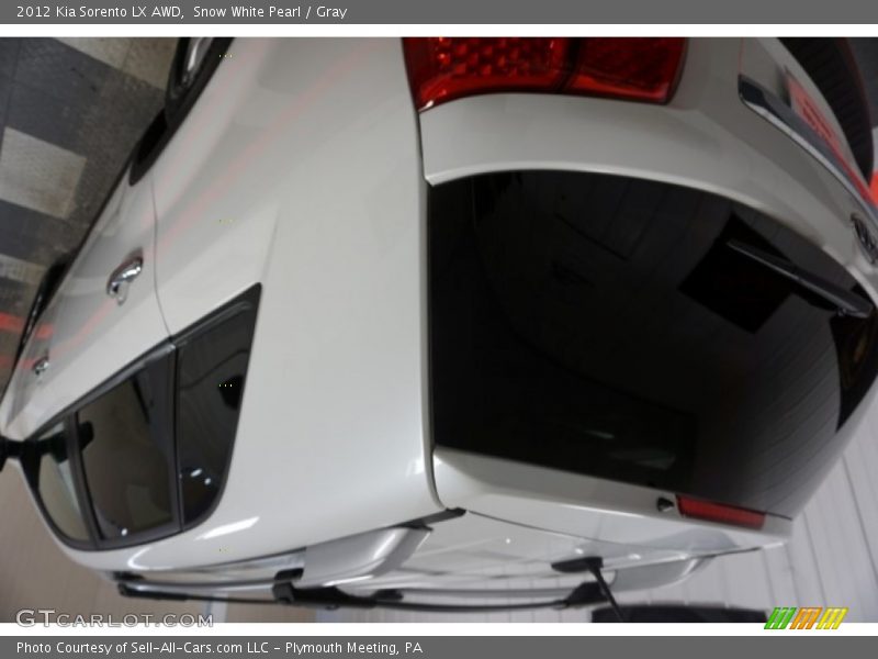 Snow White Pearl / Gray 2012 Kia Sorento LX AWD