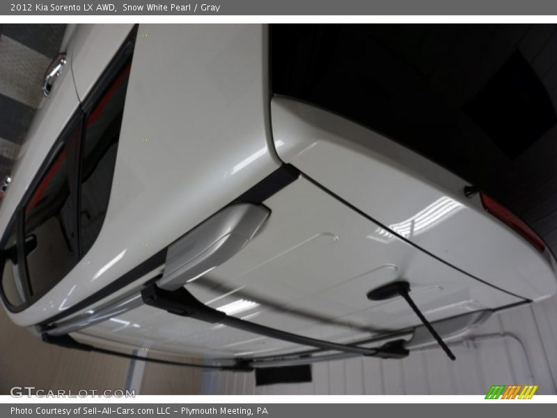 Snow White Pearl / Gray 2012 Kia Sorento LX AWD