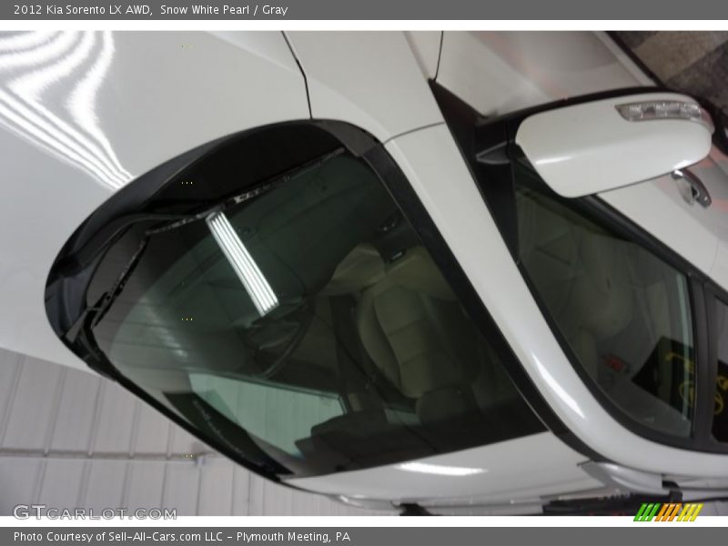 Snow White Pearl / Gray 2012 Kia Sorento LX AWD