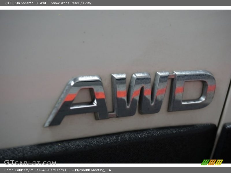 Snow White Pearl / Gray 2012 Kia Sorento LX AWD