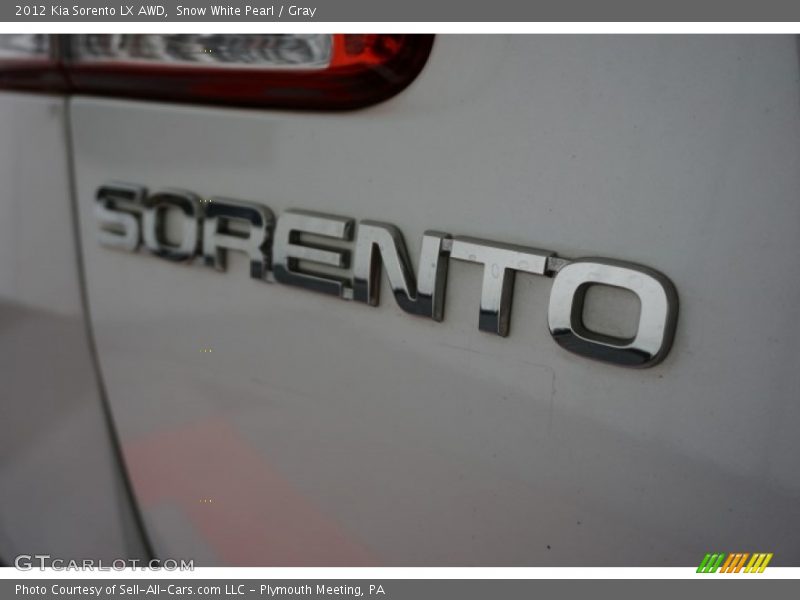 Snow White Pearl / Gray 2012 Kia Sorento LX AWD