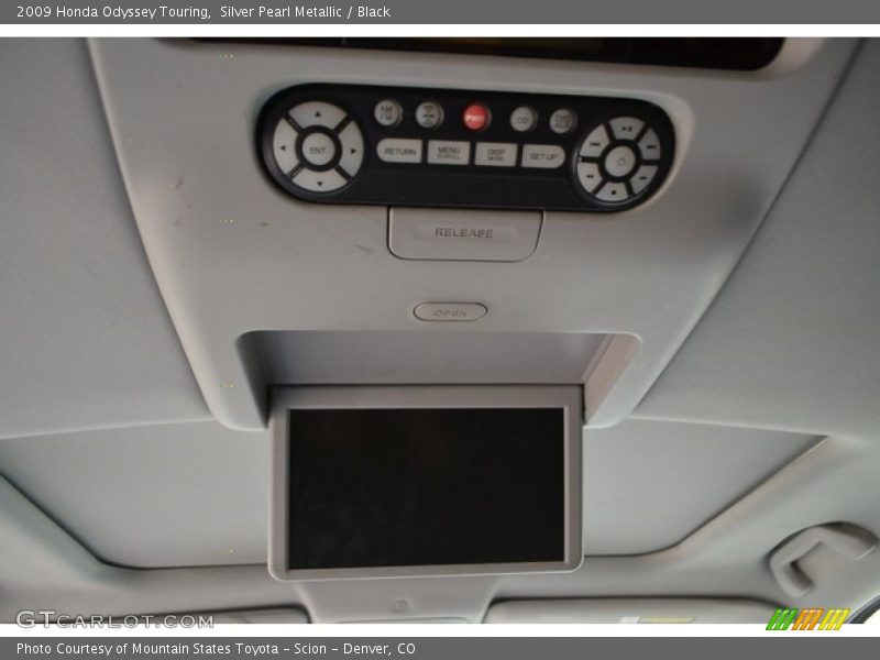Silver Pearl Metallic / Black 2009 Honda Odyssey Touring