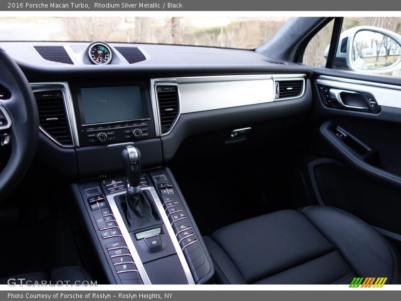 Rhodium Silver Metallic / Black 2016 Porsche Macan Turbo