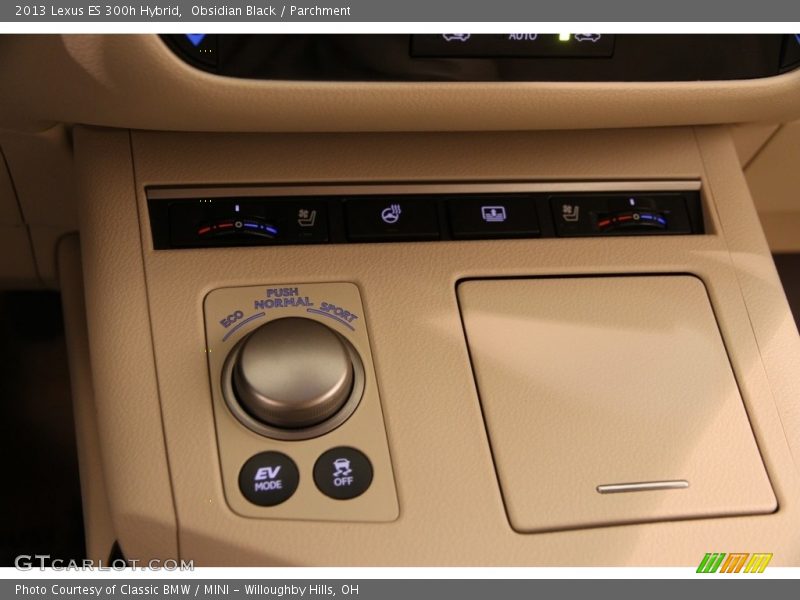 Obsidian Black / Parchment 2013 Lexus ES 300h Hybrid
