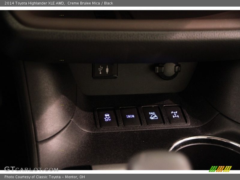 Creme Brulee Mica / Black 2014 Toyota Highlander XLE AWD