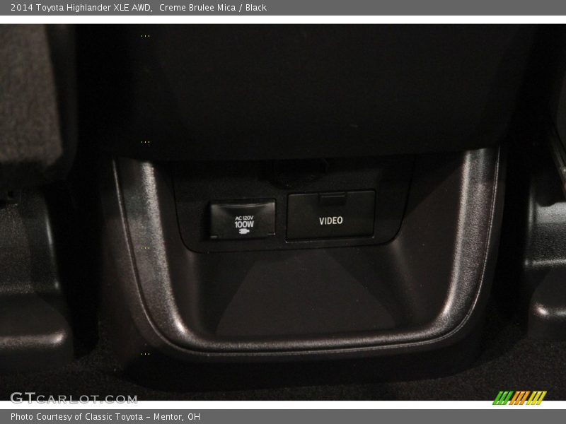 Creme Brulee Mica / Black 2014 Toyota Highlander XLE AWD