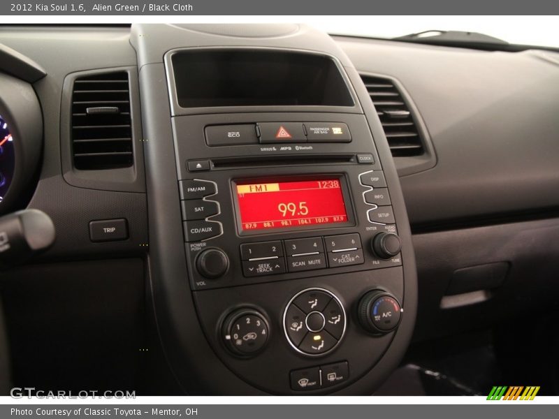Alien Green / Black Cloth 2012 Kia Soul 1.6