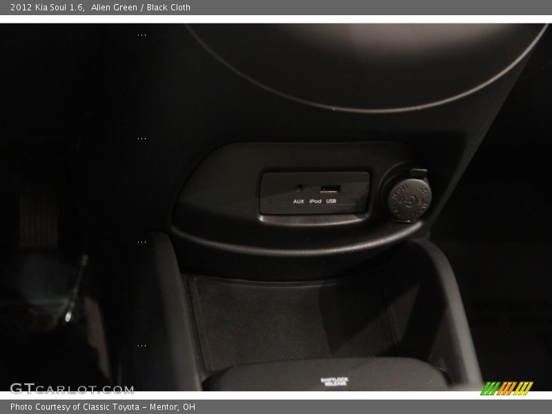 Alien Green / Black Cloth 2012 Kia Soul 1.6