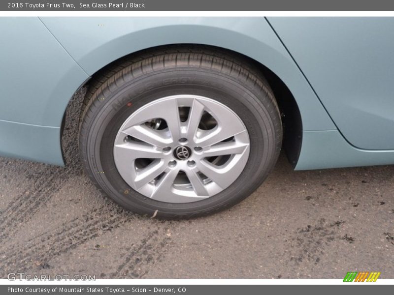 Sea Glass Pearl / Black 2016 Toyota Prius Two