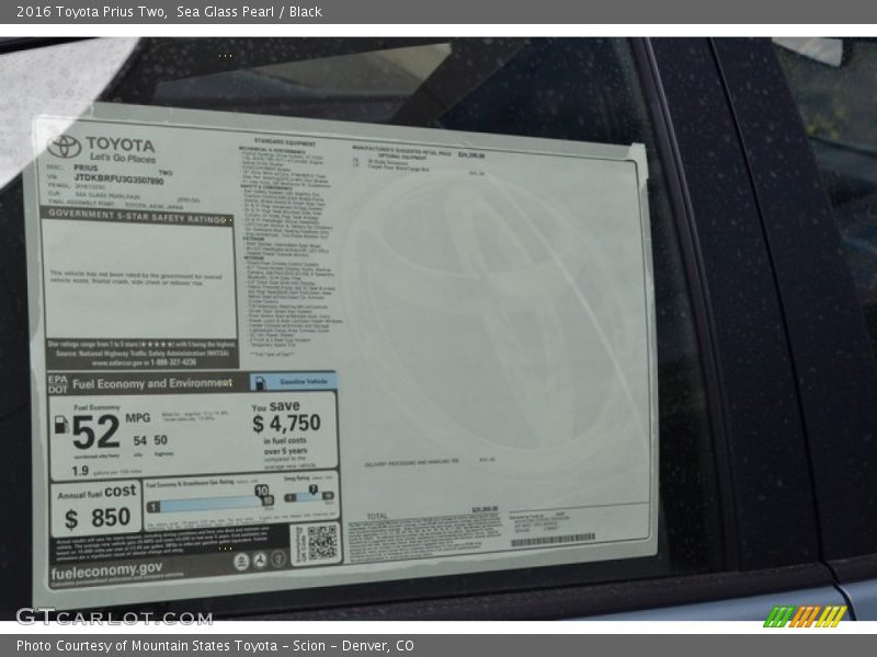 Sea Glass Pearl / Black 2016 Toyota Prius Two
