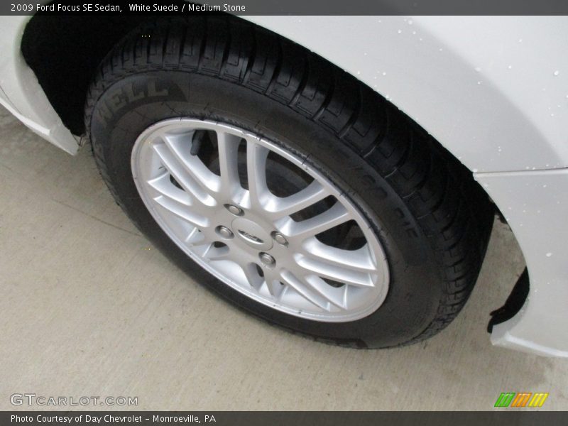 White Suede / Medium Stone 2009 Ford Focus SE Sedan