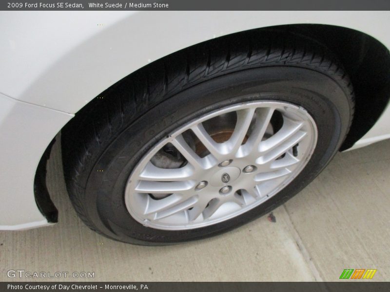 White Suede / Medium Stone 2009 Ford Focus SE Sedan