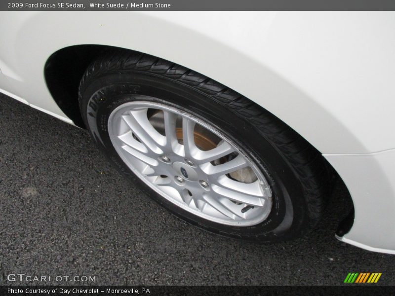 White Suede / Medium Stone 2009 Ford Focus SE Sedan