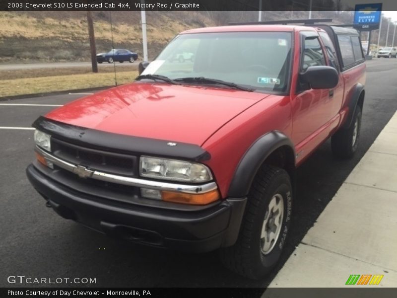 Victory Red / Graphite 2003 Chevrolet S10 LS Extended Cab 4x4