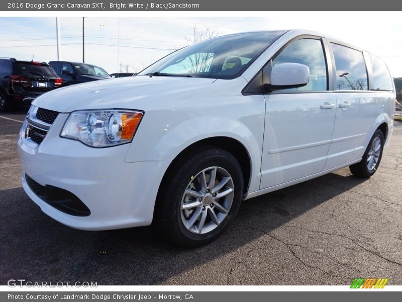 Bright White / Black/Sandstorm 2016 Dodge Grand Caravan SXT