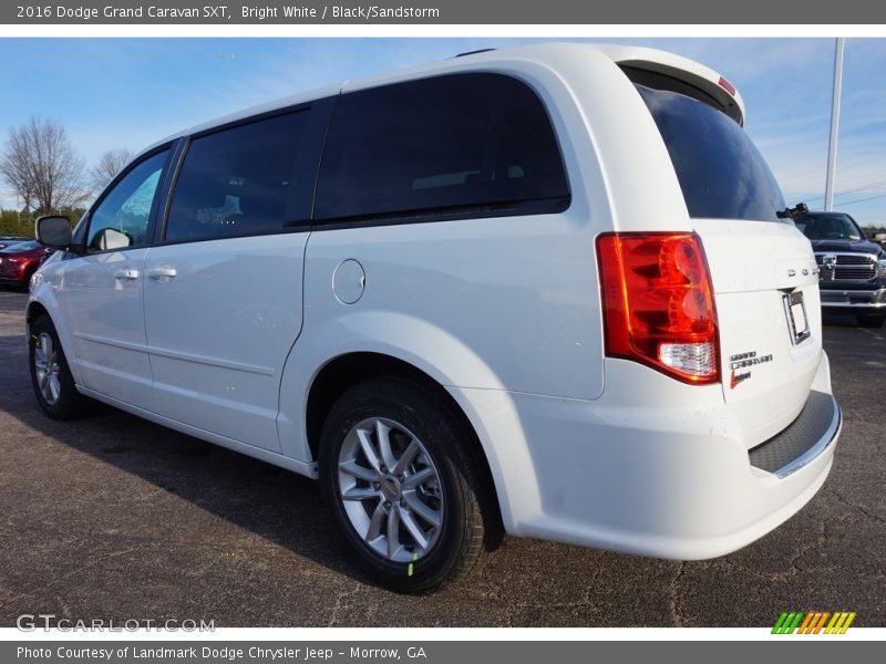 Bright White / Black/Sandstorm 2016 Dodge Grand Caravan SXT