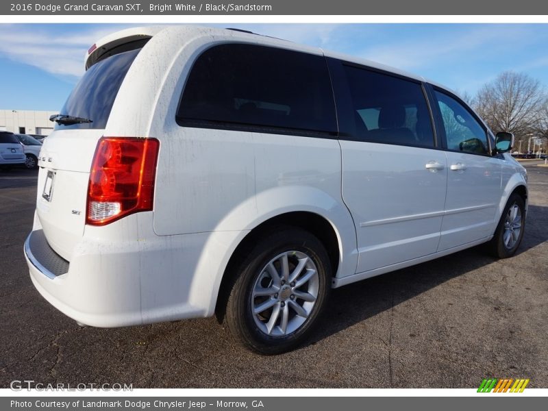Bright White / Black/Sandstorm 2016 Dodge Grand Caravan SXT