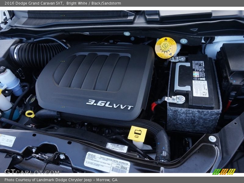 Bright White / Black/Sandstorm 2016 Dodge Grand Caravan SXT