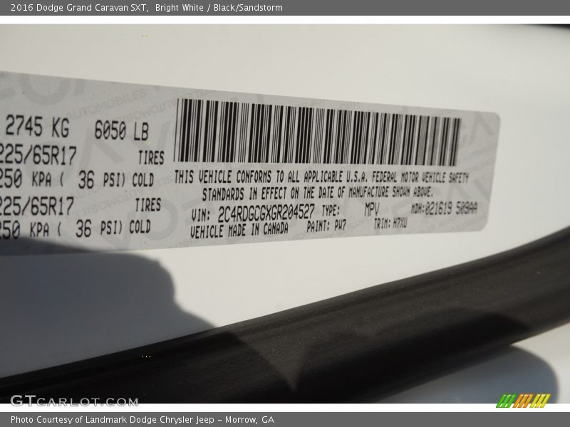 Bright White / Black/Sandstorm 2016 Dodge Grand Caravan SXT