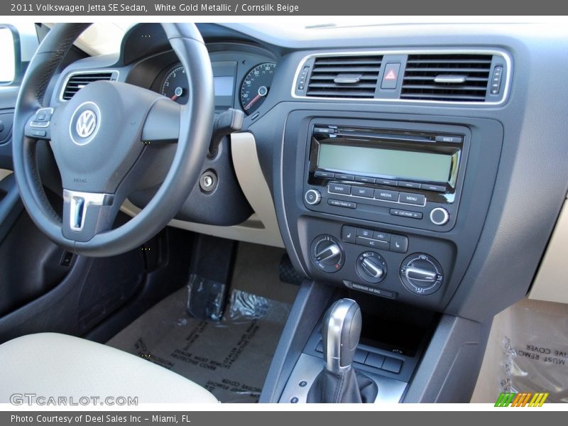 White Gold Metallic / Cornsilk Beige 2011 Volkswagen Jetta SE Sedan