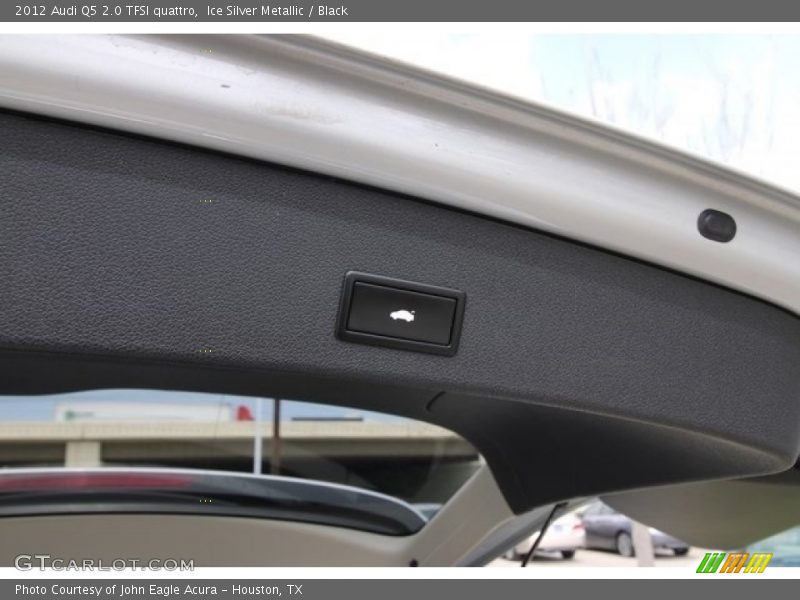 Ice Silver Metallic / Black 2012 Audi Q5 2.0 TFSI quattro
