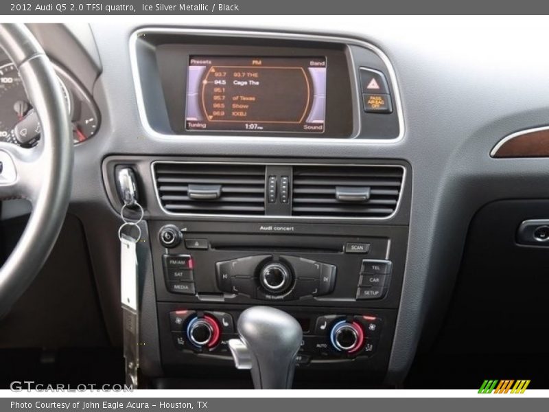 Ice Silver Metallic / Black 2012 Audi Q5 2.0 TFSI quattro