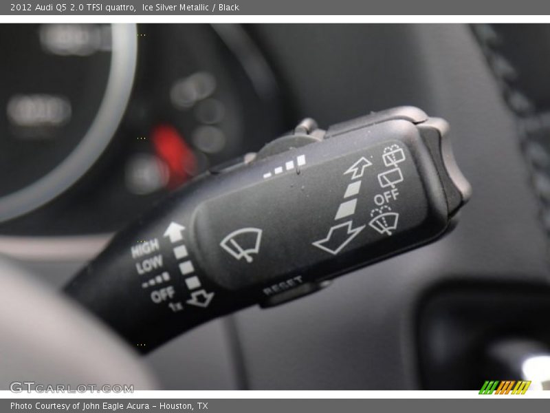 Ice Silver Metallic / Black 2012 Audi Q5 2.0 TFSI quattro