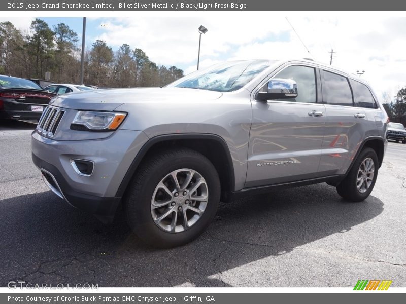 Front 3/4 View of 2015 Grand Cherokee Limited
