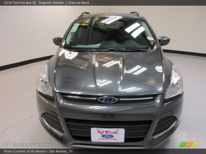 Magnetic Metallic / Charcoal Black 2016 Ford Escape SE