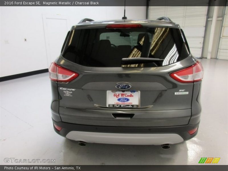 Magnetic Metallic / Charcoal Black 2016 Ford Escape SE