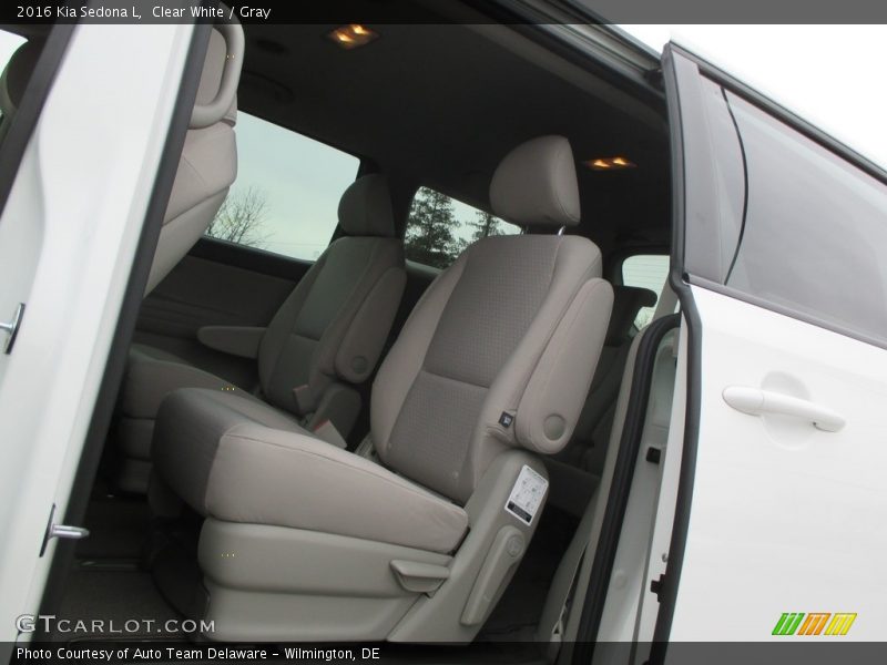 Clear White / Gray 2016 Kia Sedona L