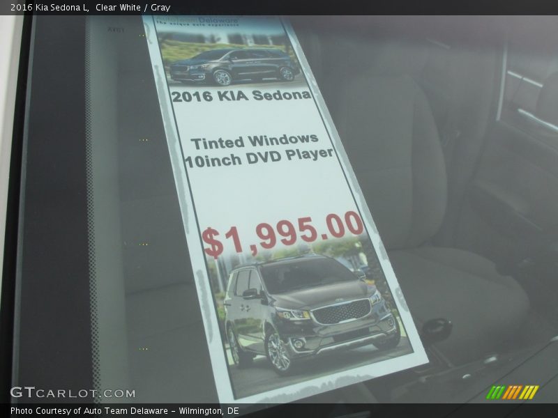 Clear White / Gray 2016 Kia Sedona L