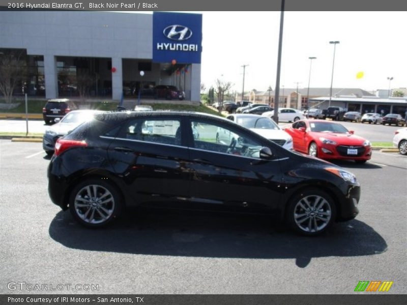 Black Noir Pearl / Black 2016 Hyundai Elantra GT