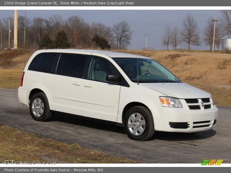 Front 3/4 View of 2009 Grand Caravan SE