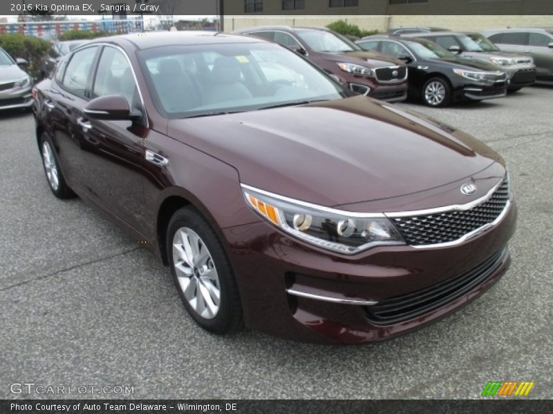 Front 3/4 View of 2016 Optima EX