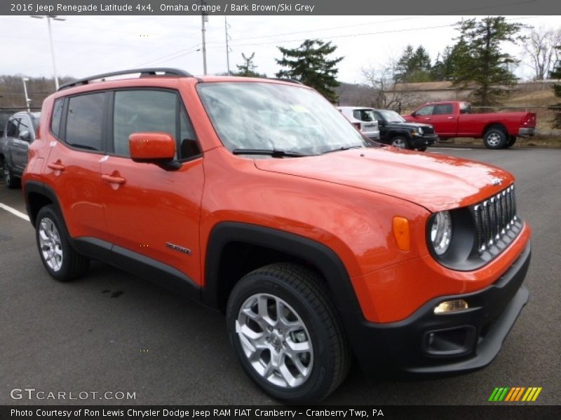 Front 3/4 View of 2016 Renegade Latitude 4x4