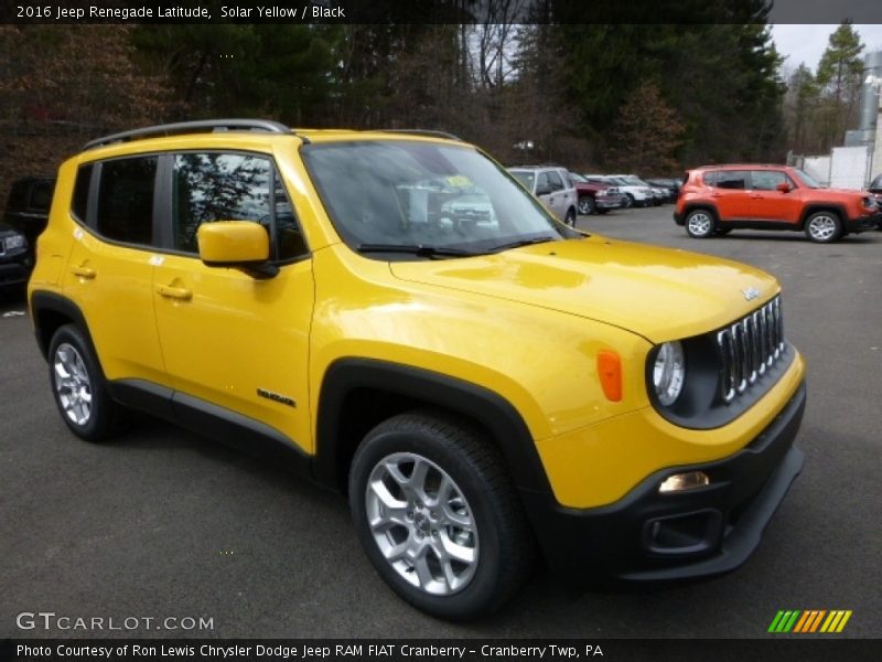 Front 3/4 View of 2016 Renegade Latitude