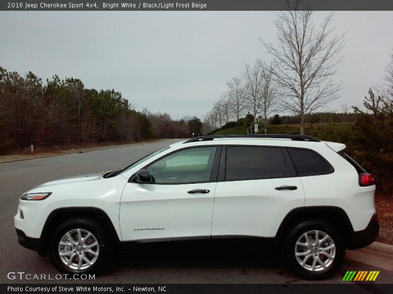 Bright White / Black/Light Frost Beige 2016 Jeep Cherokee Sport 4x4