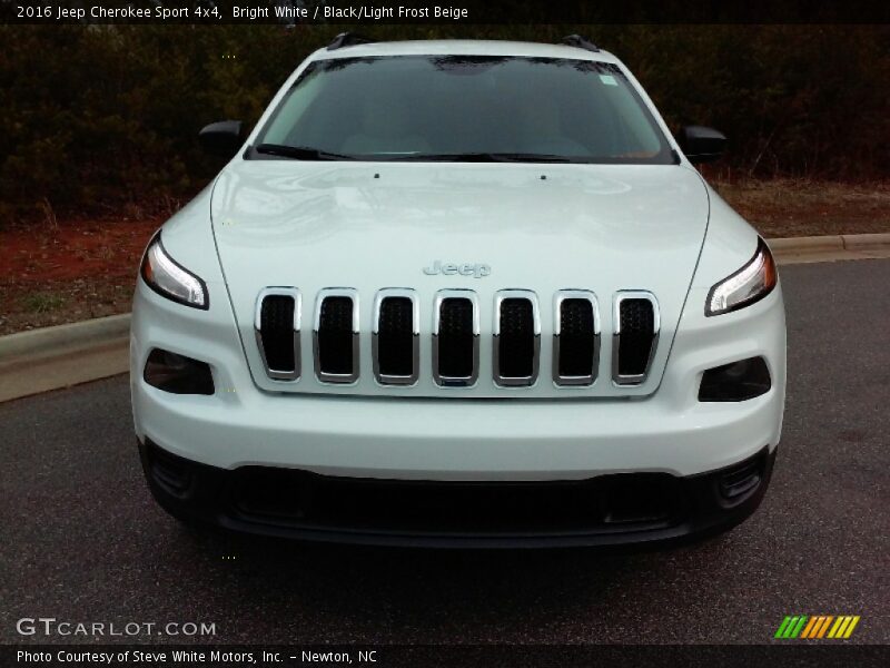 Bright White / Black/Light Frost Beige 2016 Jeep Cherokee Sport 4x4