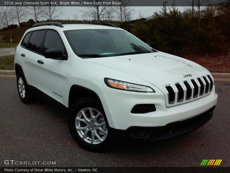 Bright White / Black/Light Frost Beige 2016 Jeep Cherokee Sport 4x4