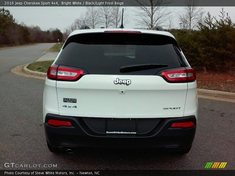 Bright White / Black/Light Frost Beige 2016 Jeep Cherokee Sport 4x4