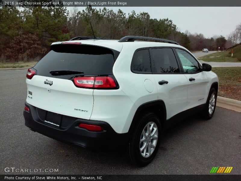 Bright White / Black/Light Frost Beige 2016 Jeep Cherokee Sport 4x4